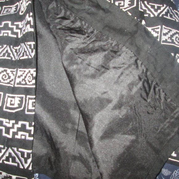 CHICO's Black/White Embroidered Zip Jacket Size 3 NWT - Picture 3 of 6